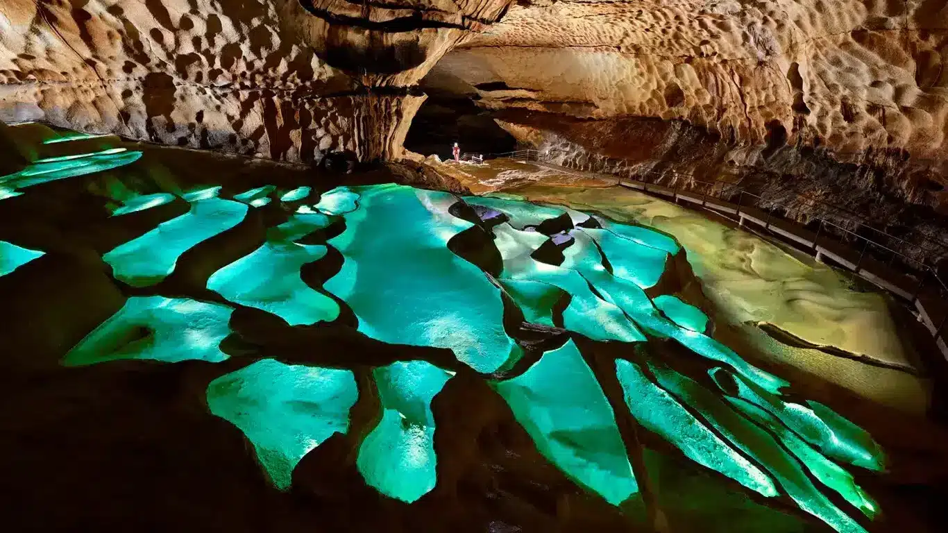 Magnifique grotte de la madeleine